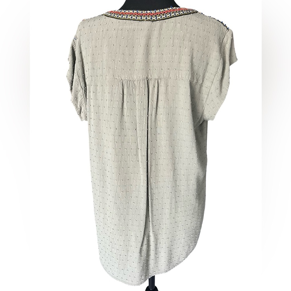 DR2 Green Blouse with Colorful Embroidery - Picture 3 of 4